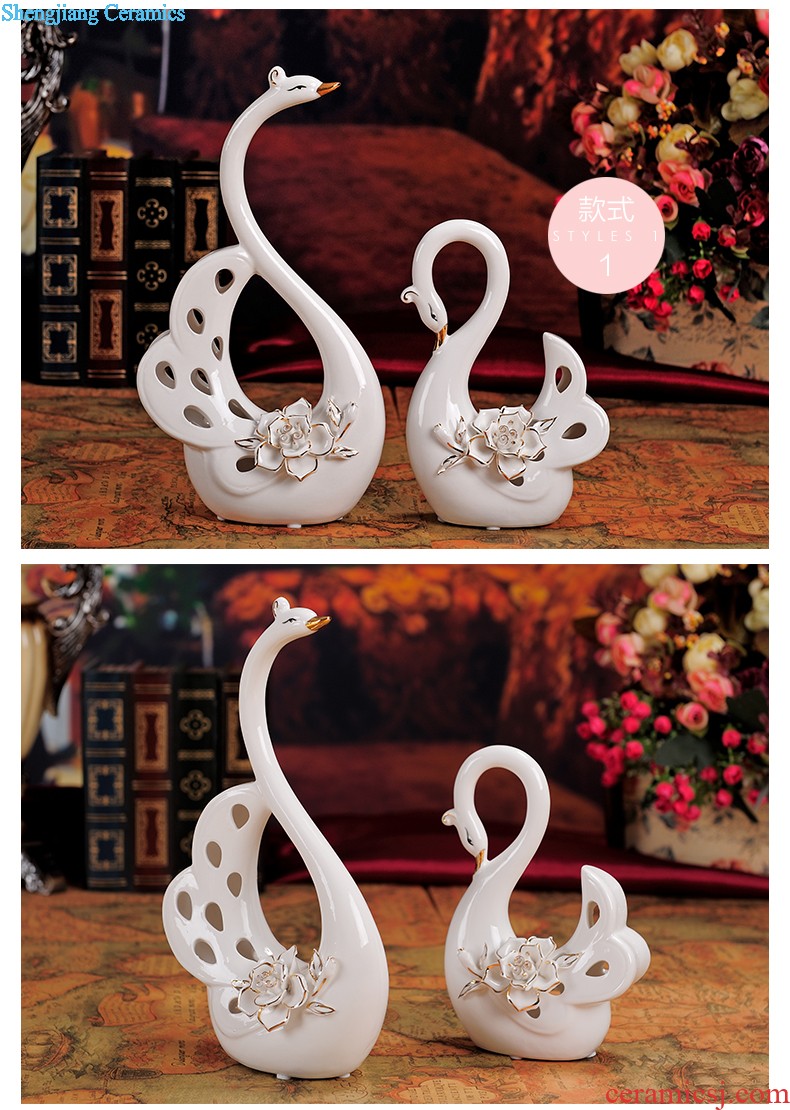 Creative home furnishing soft wine cabinet decoration wedding gift living room decoration cabinet pieces ceramic decoration painted gold swan Hand-cut wedding gifts