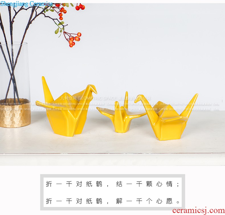 European household adornment vases, flower receptacle furnishing articles Jingdezhen ceramic handmade bamboo carving grain general tank