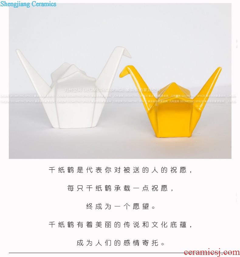 European household adornment vases, flower receptacle furnishing articles Jingdezhen ceramic handmade bamboo carving grain general tank