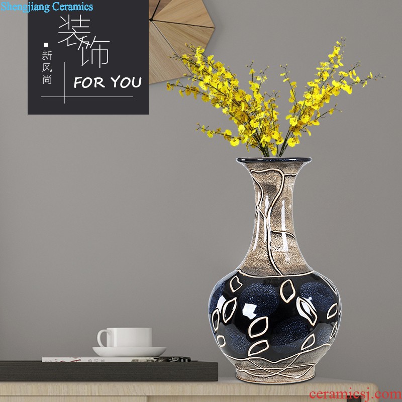 Small white ceramic vase furnishing articles home sitting room adornment porcelain handicraft creative wine porch decoration of Chinese style