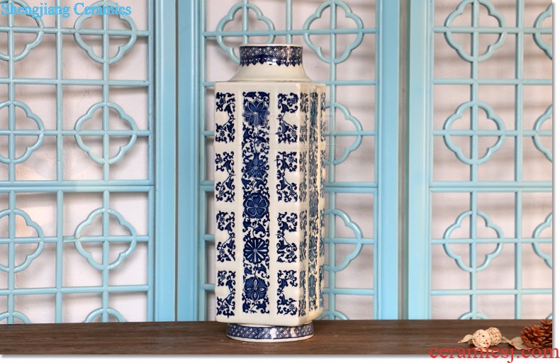 European classical circle of blue and white porcelain jar New Chinese style TV cabinet table home flower arranging soft adornment ceramics furnishing articles