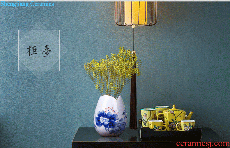 Jingdezhen ceramic vase furnishing articles imitation kiln crack decoration of Chinese style flower arrangement craft rich ancient frame wine sitting room