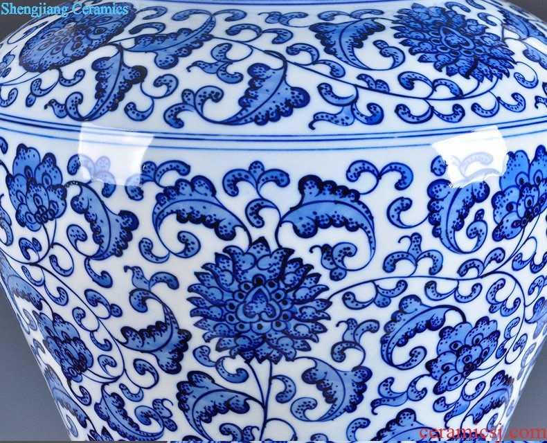 Hand painted blue and white porcelain vase is placed large carving exquisite Chinese jingdezhen ceramics home sitting room adornment