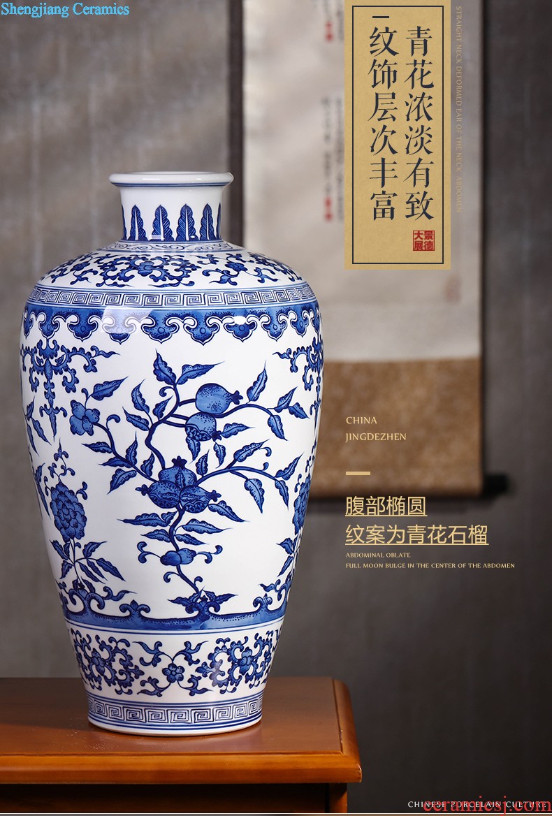 Master of Chinese style restoring ancient ways hand-painted vases, flower arranging furnishing articles of jingdezhen ceramics room sitting room wine home decoration