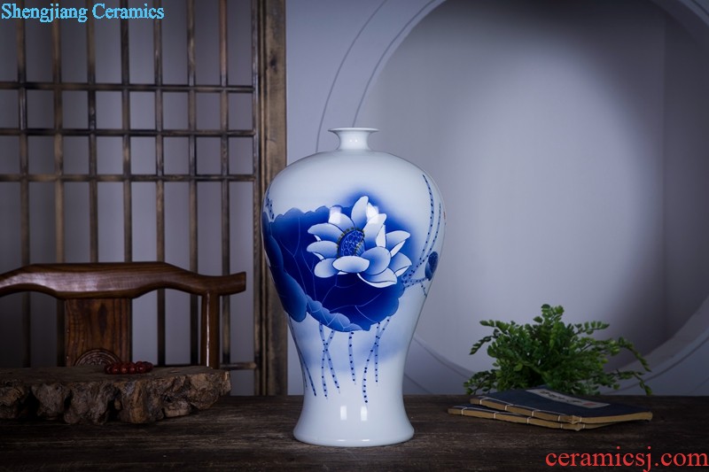 Jingdezhen ceramics vase furnishing articles flower arranging new sitting room of Chinese style household wine antique porcelain decoration process