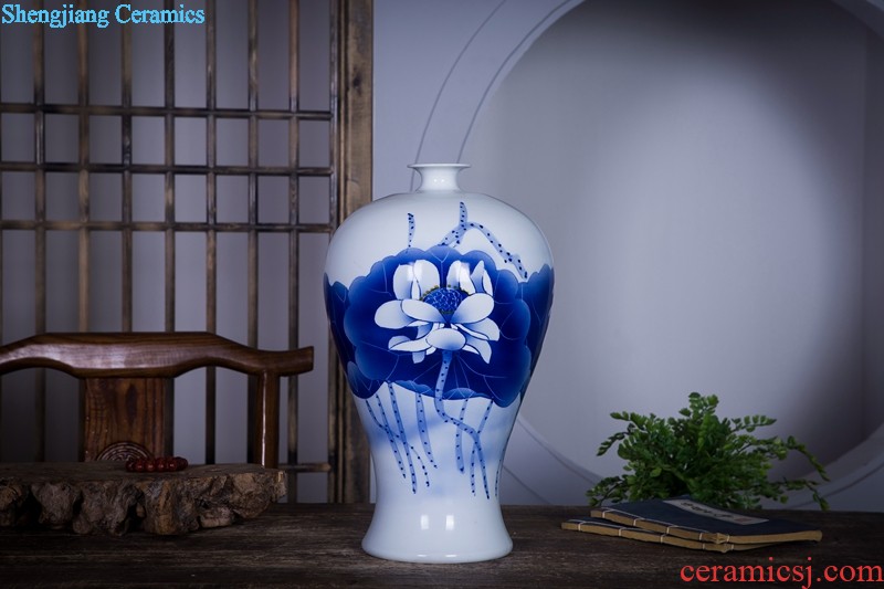 Jingdezhen ceramics vase furnishing articles flower arranging new sitting room of Chinese style household wine antique porcelain decoration process