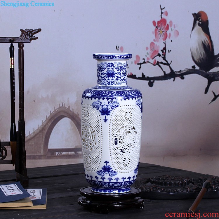 Jingdezhen ceramics creative hand-painted cheongsam blue and white porcelain vases, small wine sitting room adornment handicraft furnishing articles