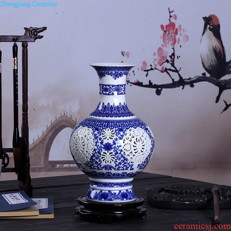 Jingdezhen ceramics creative hand-painted cheongsam blue and white porcelain vases, small wine sitting room adornment handicraft furnishing articles