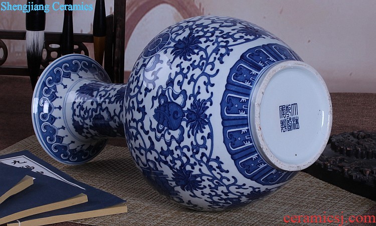 Jingdezhen ceramic vase sitting room is contracted Europe type is resided abstract art TV ark furnishing articles of handicraft ornament