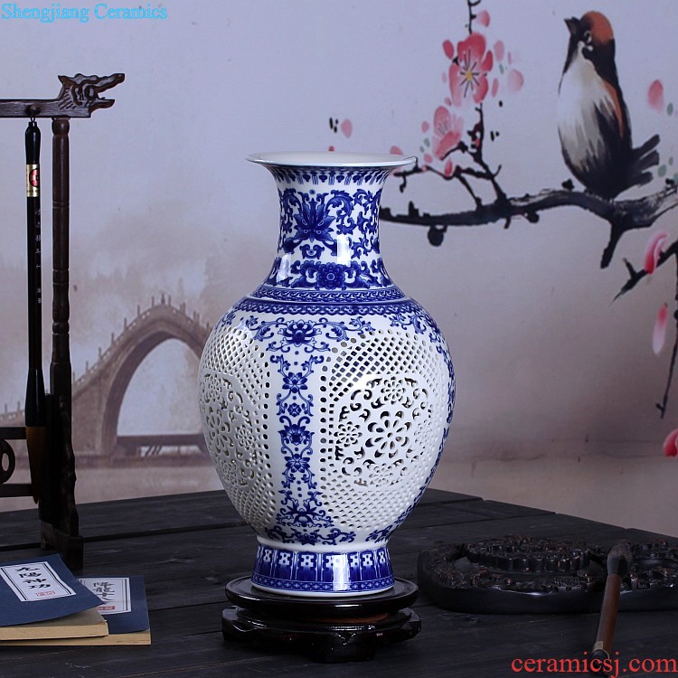 Jingdezhen ceramics creative hand-painted cheongsam blue and white porcelain vases, small wine sitting room adornment handicraft furnishing articles