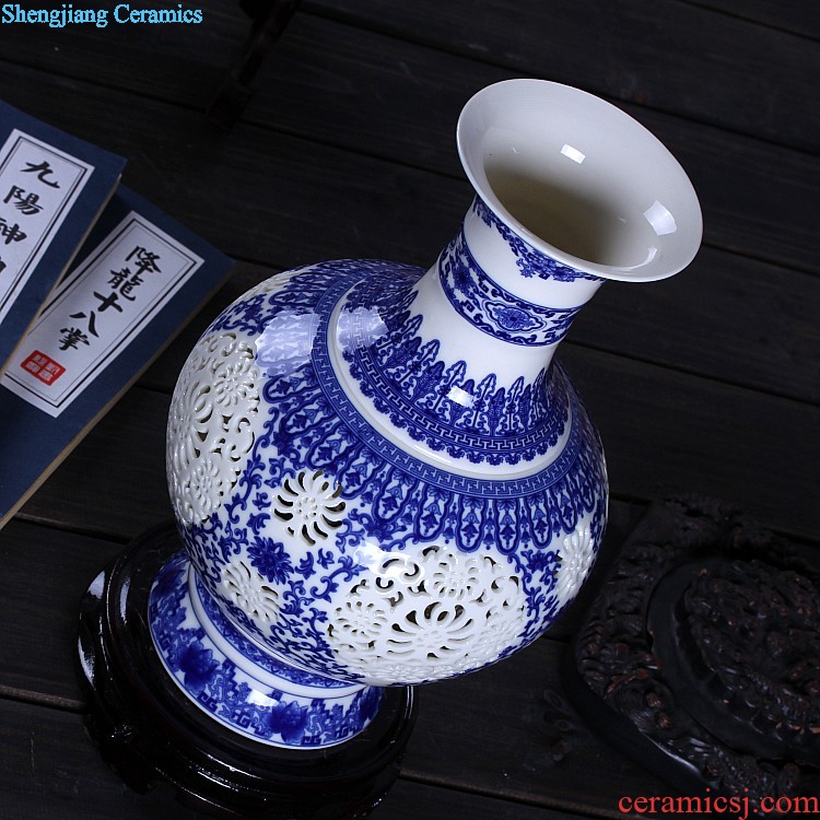 Jingdezhen ceramics creative hand-painted cheongsam blue and white porcelain vases, small wine sitting room adornment handicraft furnishing articles