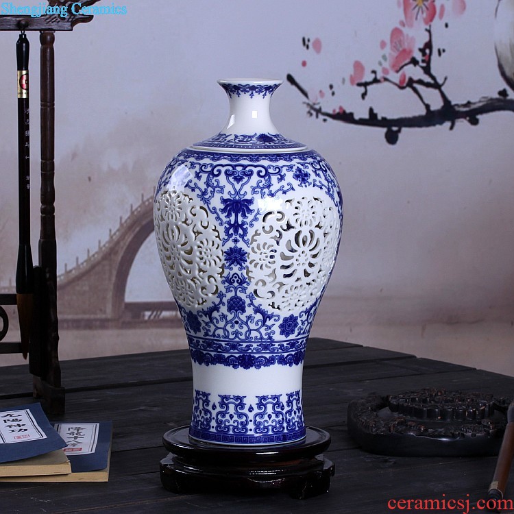 Jingdezhen ceramics creative hand-painted cheongsam blue and white porcelain vases, small wine sitting room adornment handicraft furnishing articles