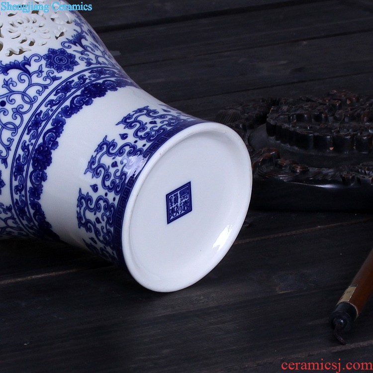 Jingdezhen ceramics creative hand-painted cheongsam blue and white porcelain vases, small wine sitting room adornment handicraft furnishing articles