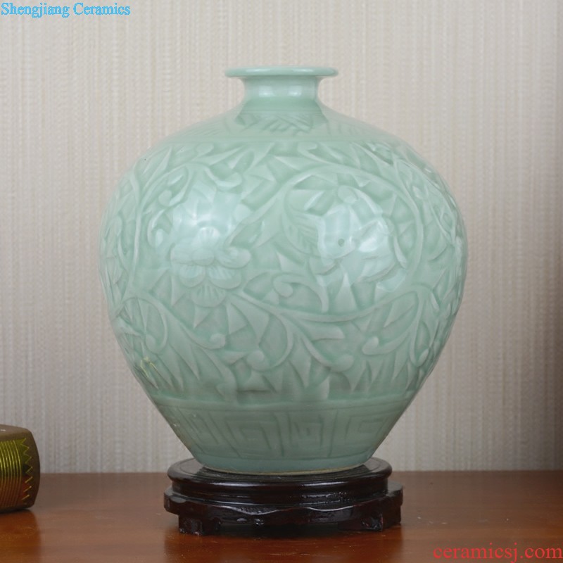 Jingdezhen ceramic hand-carved celadon vase Chinese style restoring ancient ways the sitting room is a strange flower, adornment is placed