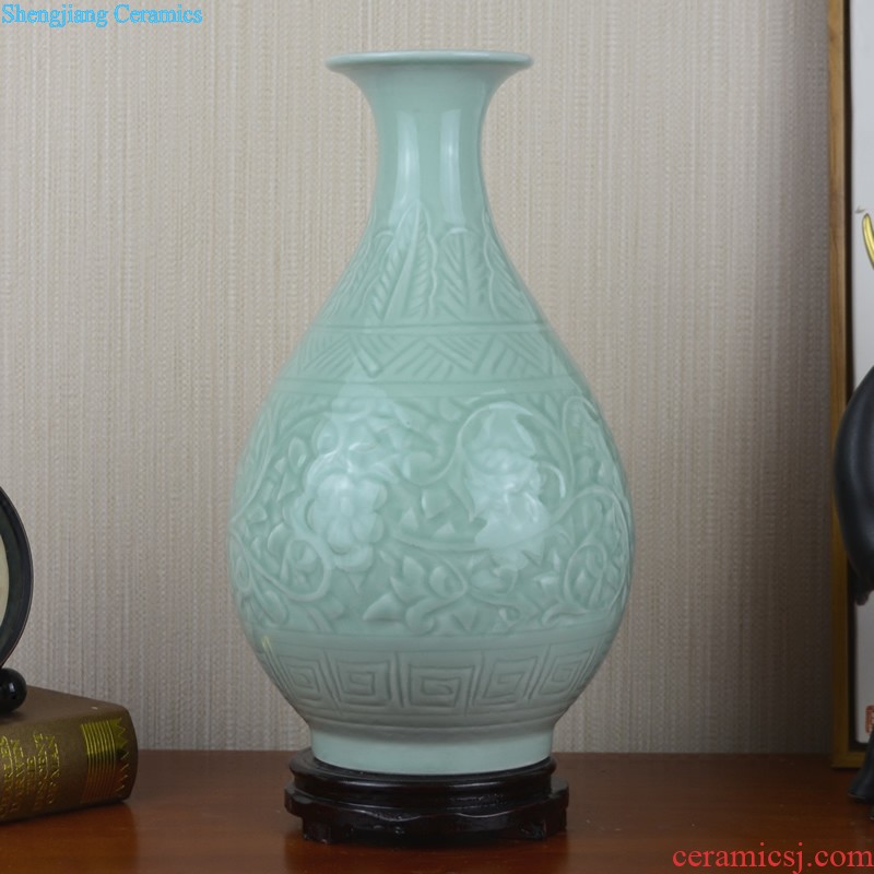 Jingdezhen ceramic hand-carved celadon vase Chinese style restoring ancient ways the sitting room is a strange flower, adornment is placed