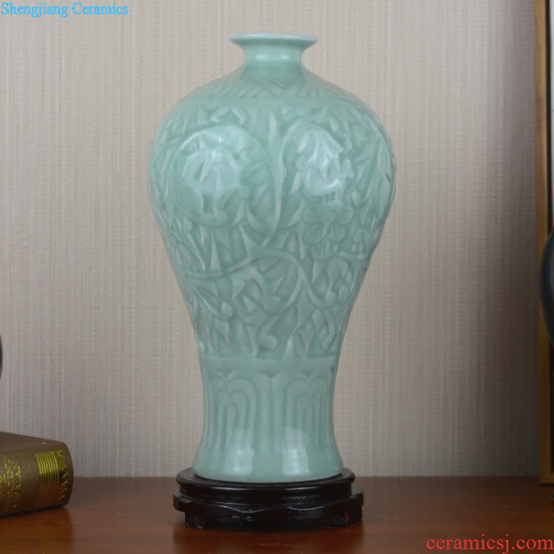 Jingdezhen ceramic hand-carved celadon vase Chinese style restoring ancient ways the sitting room is a strange flower, adornment is placed