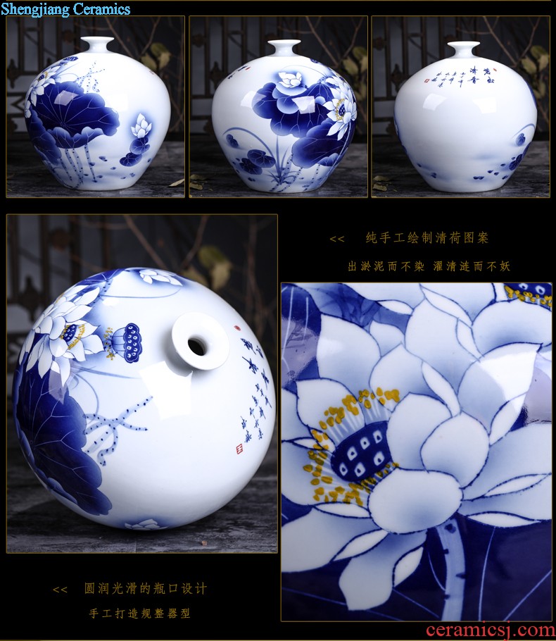 Blue and white porcelain vase, furnishing articles of jingdezhen ceramics by hand Classical Chinese style restoring ancient ways the gourd bottle