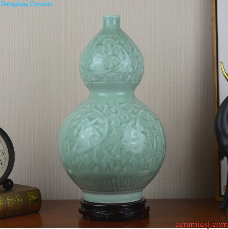 Jingdezhen ceramic hand-carved celadon vase Chinese style restoring ancient ways the sitting room is a strange flower, adornment is placed