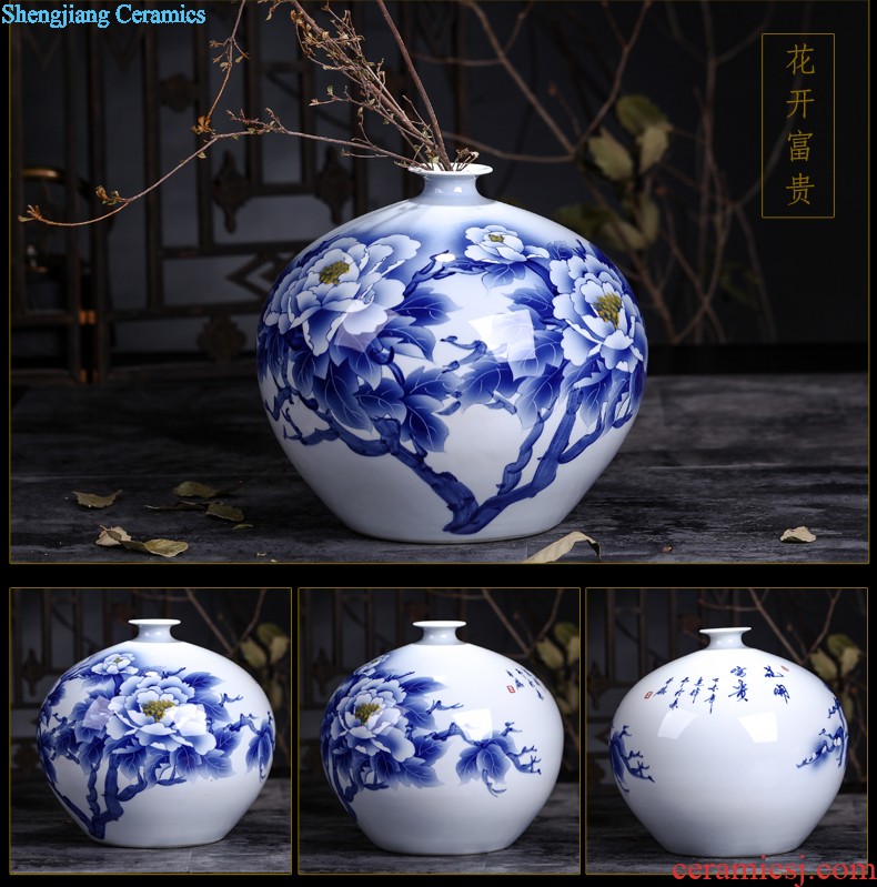 Blue and white porcelain vase, furnishing articles of jingdezhen ceramics by hand Classical Chinese style restoring ancient ways the gourd bottle