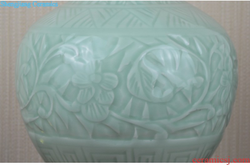 Jingdezhen ceramic hand-carved celadon vase Chinese style restoring ancient ways the sitting room is a strange flower, adornment is placed