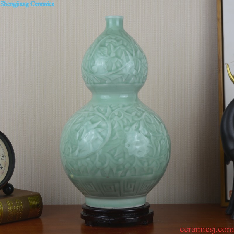 Jingdezhen ceramic hand-carved celadon vase Chinese style restoring ancient ways the sitting room is a strange flower, adornment is placed