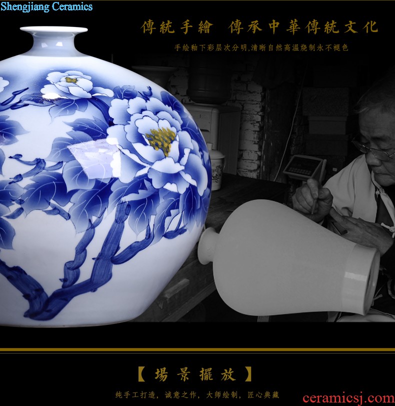 Blue and white porcelain vase, furnishing articles of jingdezhen ceramics by hand Classical Chinese style restoring ancient ways the gourd bottle