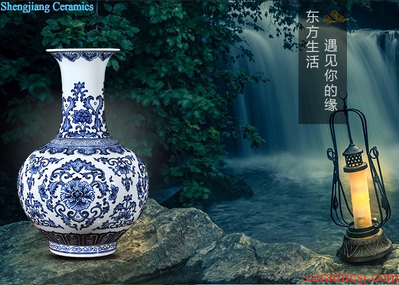 Jingdezhen hand-painted ceramic vases, contracted and contemporary and fashionable household furnishing articles lotus flower arrangement sitting room place dry vase