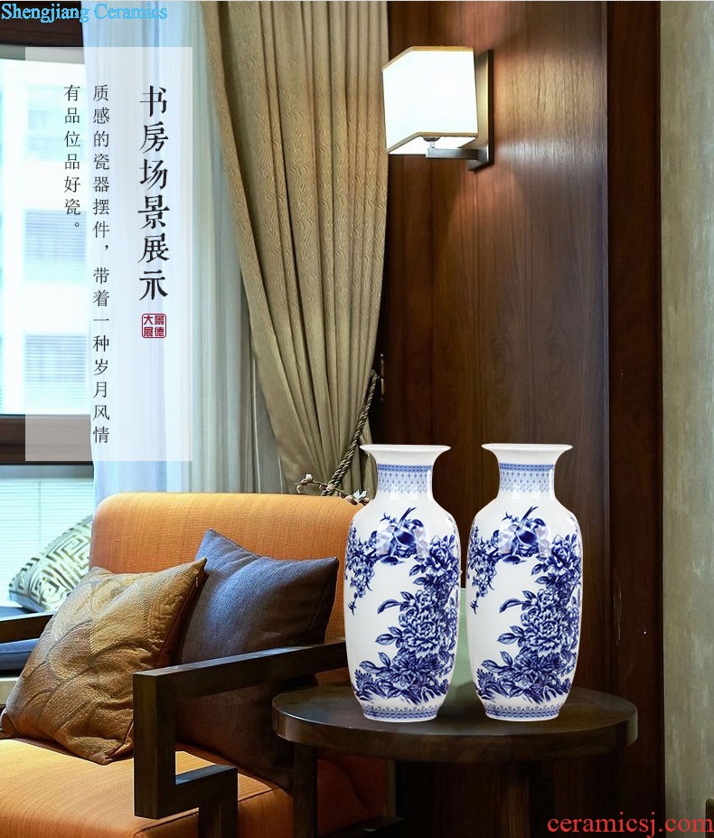 Hand-painted mini flower vase of blue and white porcelain of jingdezhen ceramics home rich ancient frame furnishing articles classic Chinese style living room