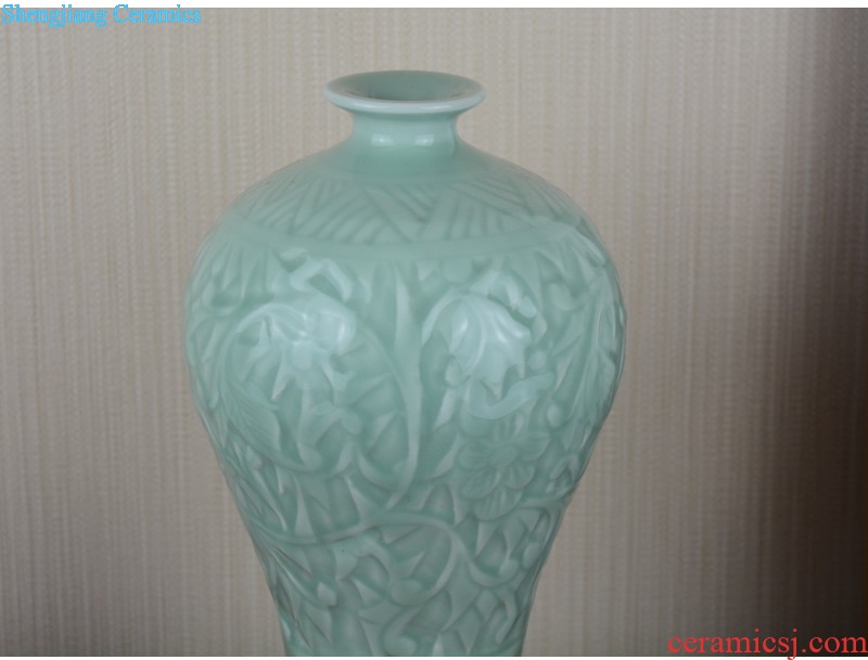 Jingdezhen ceramic hand-carved celadon vase Chinese style restoring ancient ways the sitting room is a strange flower, adornment is placed