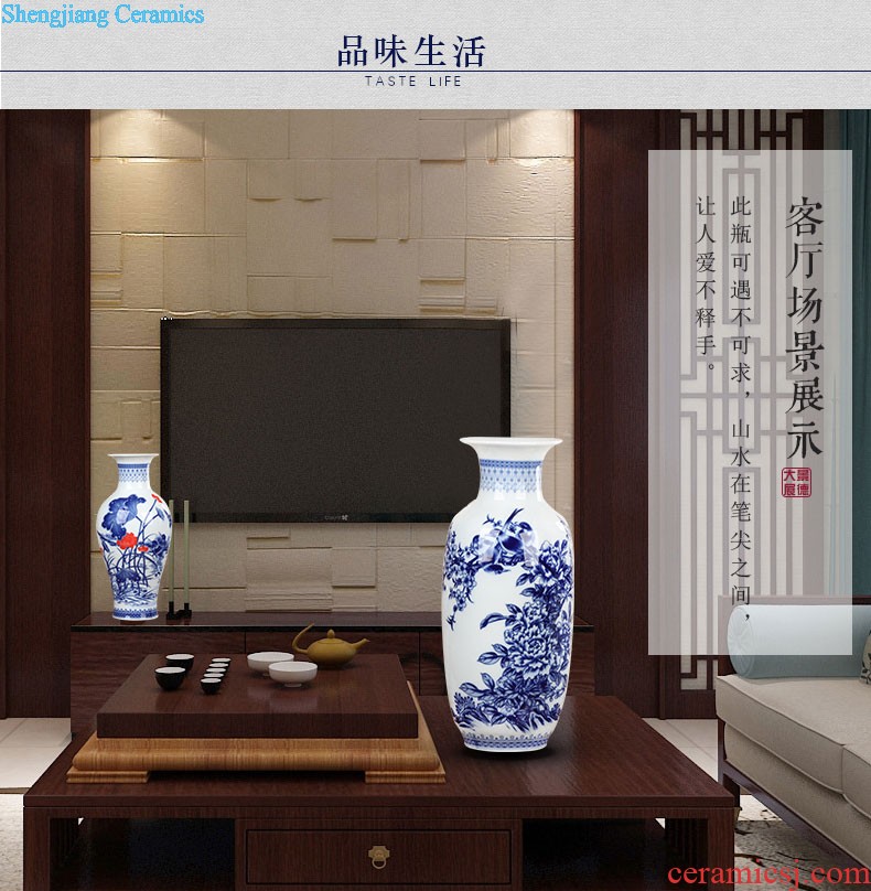 Hand-painted mini flower vase of blue and white porcelain of jingdezhen ceramics home rich ancient frame furnishing articles classic Chinese style living room