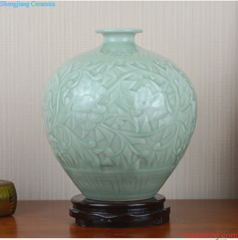 Jingdezhen ceramic hand-carved celadon vase Chinese style restoring ancient ways the sitting room is a strange flower, adornment is placed