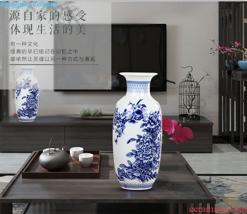 Hand-painted mini flower vase of blue and white porcelain of jingdezhen ceramics home rich ancient frame furnishing articles classic Chinese style living room