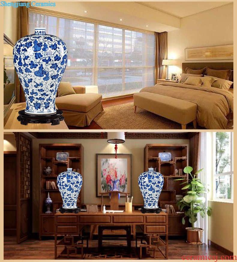 Jingdezhen ceramics furnishing articles furnishing articles Chinese blue and white porcelain vase decoration style of the ancients household flower arrangement sitting room adornment