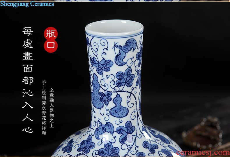 Classical Chinese blue and white porcelain of jingdezhen ceramics hand-painted handicrafts gourd vases, office decorations restoring ancient ways