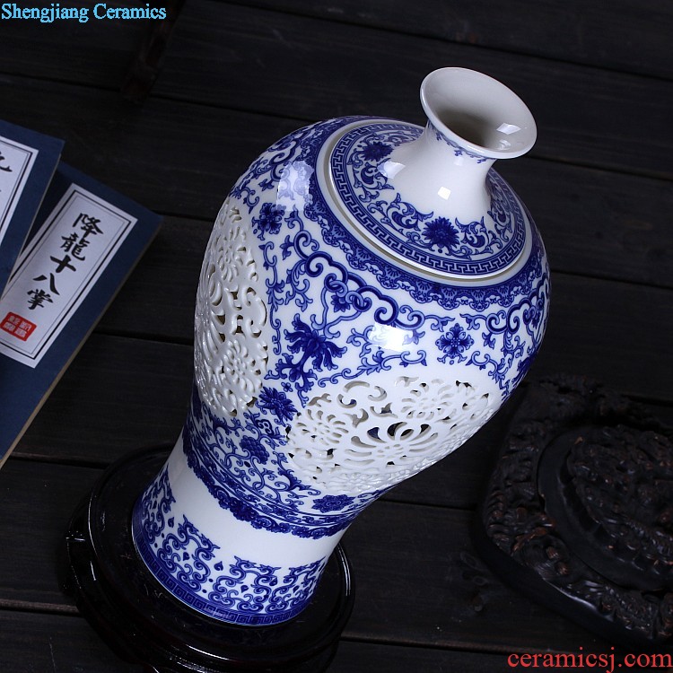 Jingdezhen ceramics creative hand-painted cheongsam blue and white porcelain vases, small wine sitting room adornment handicraft furnishing articles