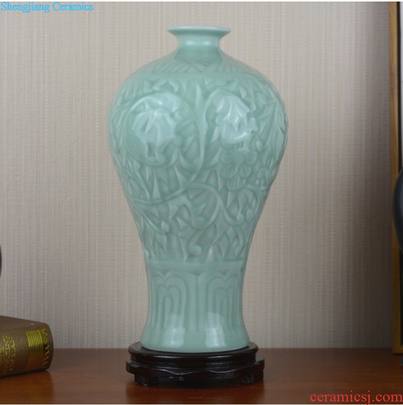 Jingdezhen ceramic hand-carved celadon vase Chinese style restoring ancient ways the sitting room is a strange flower, adornment is placed