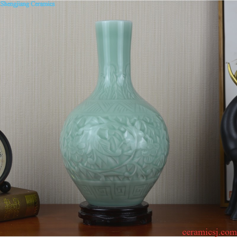 Jingdezhen ceramic hand-carved celadon vase Chinese style restoring ancient ways the sitting room is a strange flower, adornment is placed