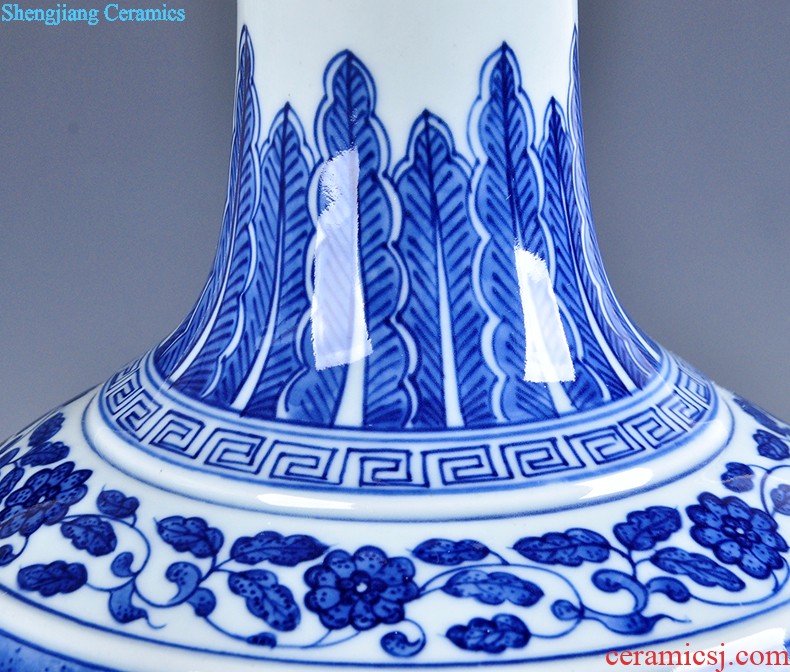 Famous hand-painted ceramic vase of blue and white porcelain A quick Jingdezhen ceramics furnishing articles business gifts gifts