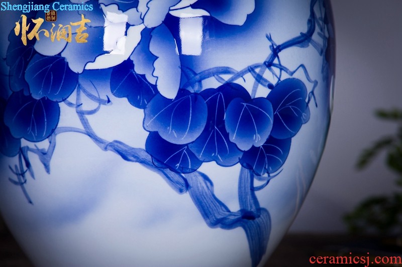 Jingdezhen ceramics vase hand-painted Yellow lotus pond fragrant flower arrangement, the sitting room of Chinese style household decorative furnishing articles