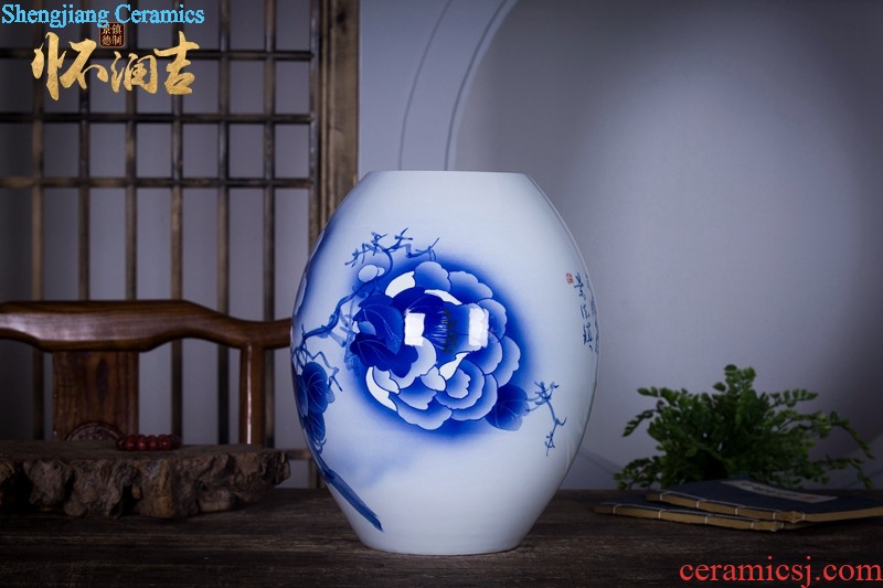 Jingdezhen ceramics vase hand-painted Yellow lotus pond fragrant flower arrangement, the sitting room of Chinese style household decorative furnishing articles