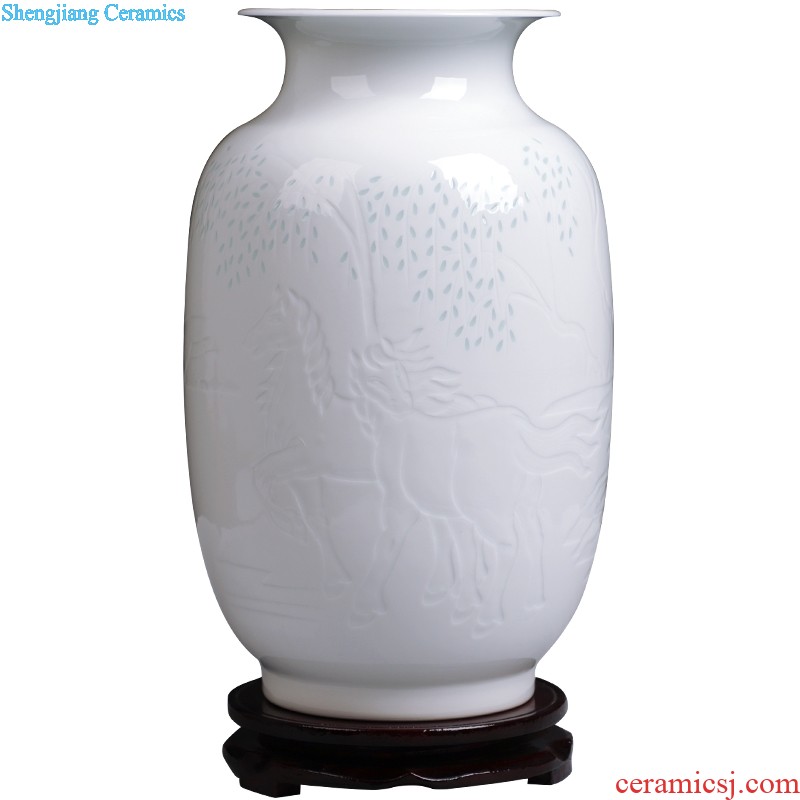 Jingdezhen ceramic flower and-bird painting hand-painted knife clay sculpture vases, flower arrangement of Chinese style home sitting room adornment is placed