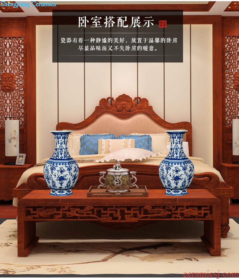 Antique vase of blue and white porcelain of jingdezhen ceramics wine new Chinese style household act the role ofing is tasted the sitting room porch place process