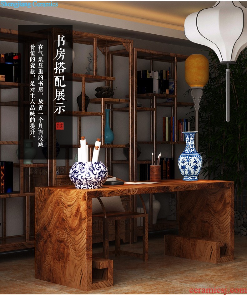 Antique vase of blue and white porcelain of jingdezhen ceramics wine new Chinese style household act the role ofing is tasted the sitting room porch place process