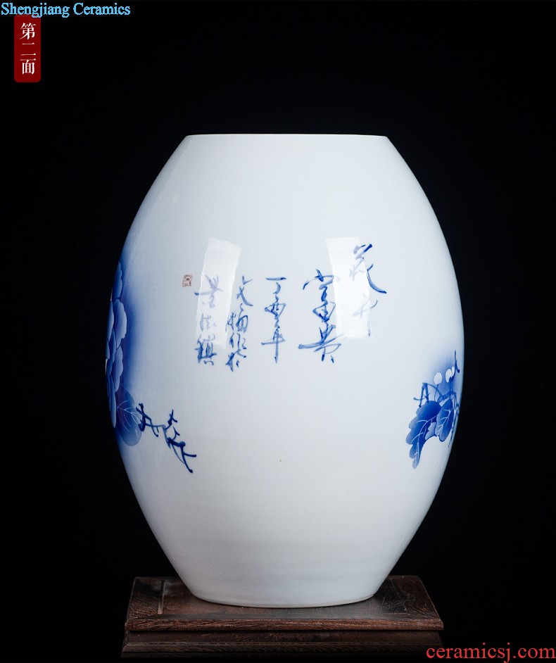 Jingdezhen ceramic vase furnishing articles flower arrangement is little sitting room Chinese red porcelain vase decoration decoration household act the role ofing is tasted