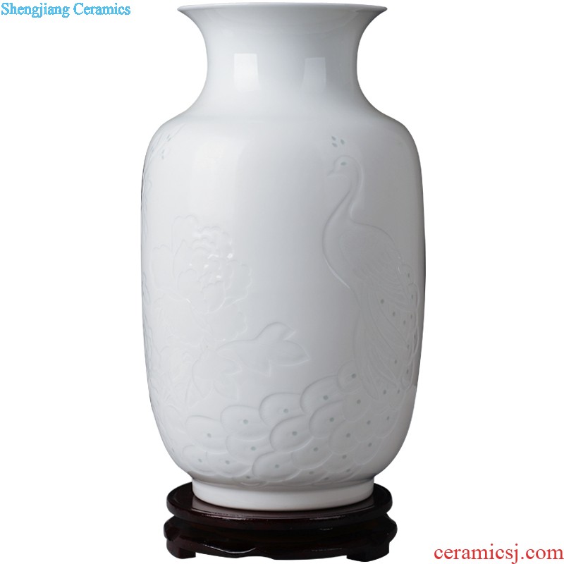 Jingdezhen ceramic peacock knife clay figure hand-painted vases, flower arrangement sitting room of Chinese style household adornment handicraft furnishing articles