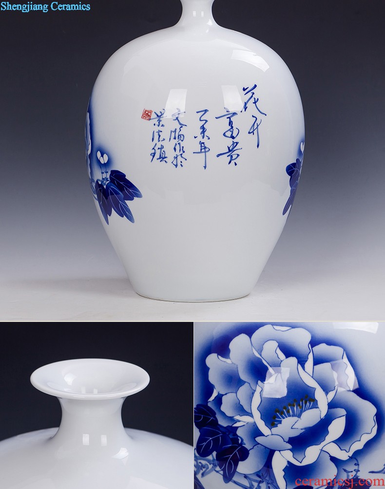 Jingdezhen ceramic vase furnishing articles Chinese famille rose porcelain three-piece handicraft wine porch sitting room adornment