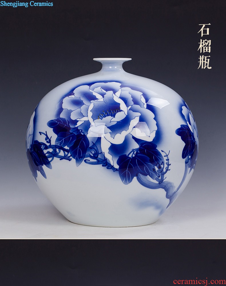 Jingdezhen ceramic vase furnishing articles Chinese famille rose porcelain three-piece handicraft wine porch sitting room adornment