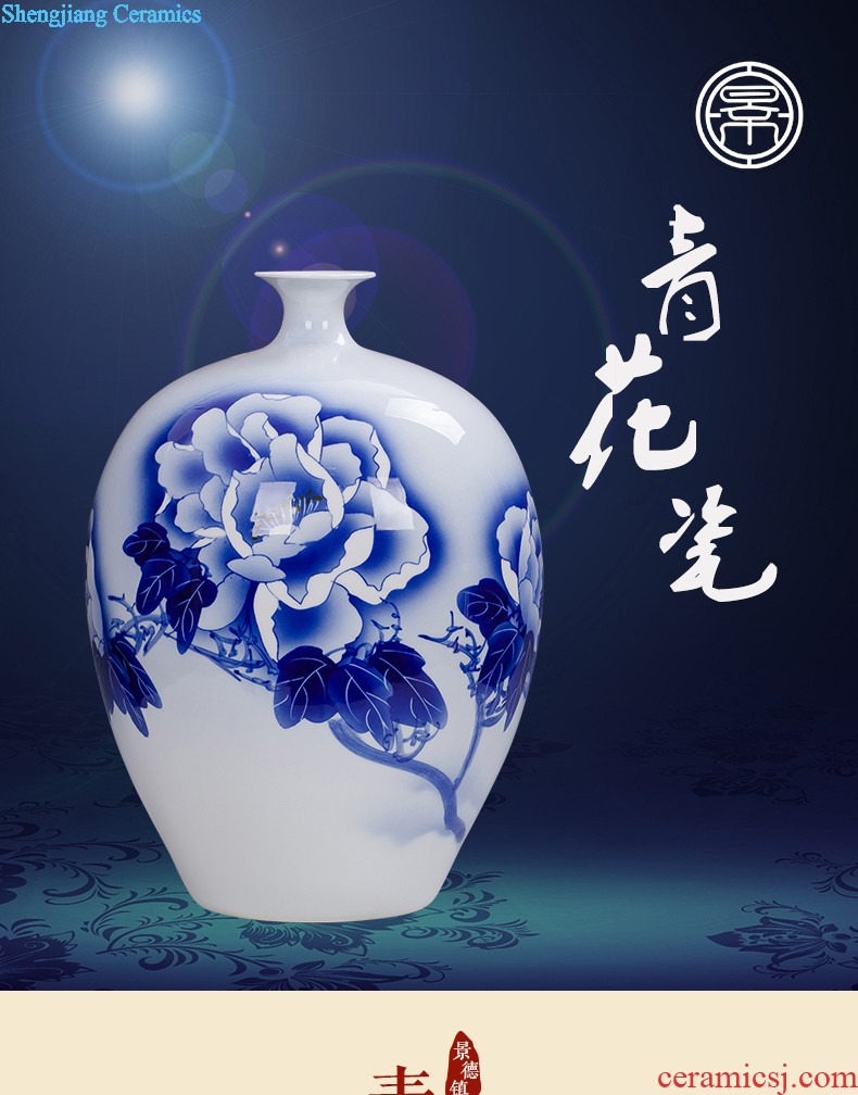 Jingdezhen ceramic vase furnishing articles Chinese famille rose porcelain three-piece handicraft wine porch sitting room adornment