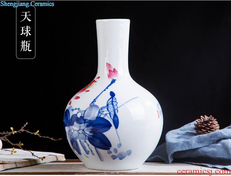 Jingdezhen ceramics hand-painted antique Chinese blue and white porcelain vase furnishing articles contracted household act the role ofing is tasted the sitting room of handicraft