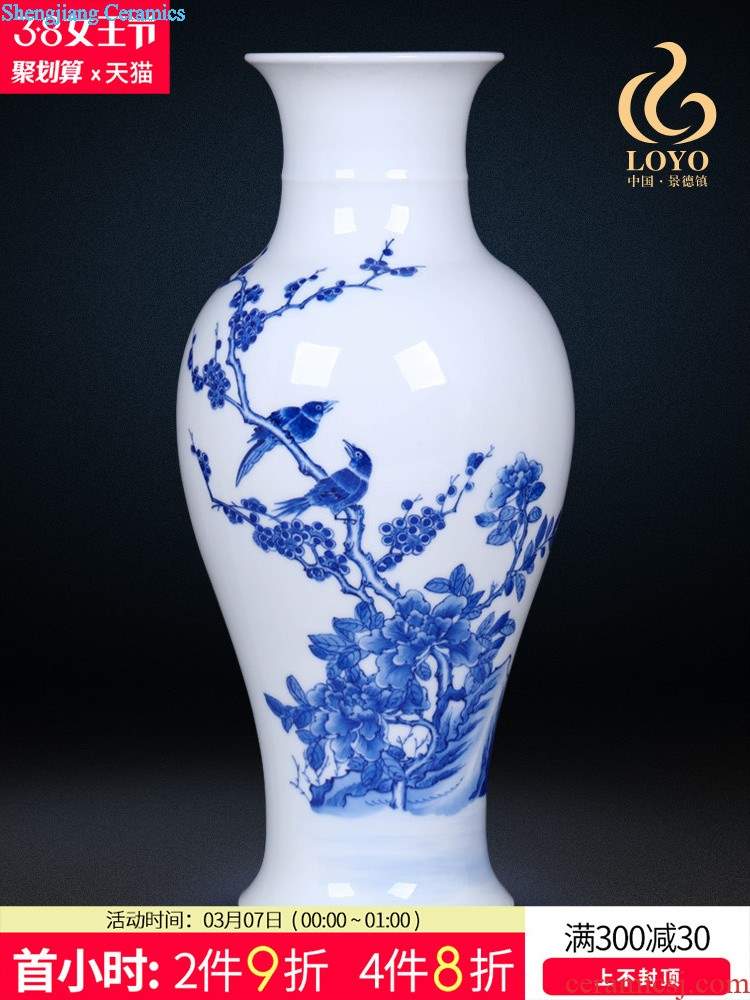 Jingdezhen ceramics antique blue and white porcelain dragon plum bottle small Chinese style household adornment, playing trumpet furnishing articles